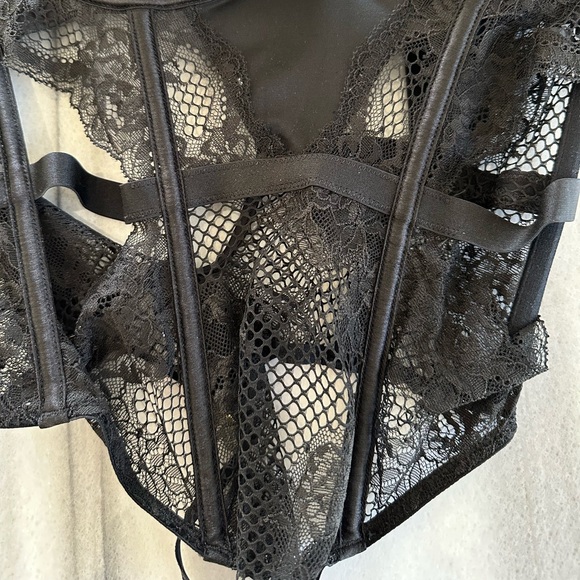 Victoria’s Secret Bombshell Fishnet Floral Teddy Halloween angel, devil - XS NEW - Picture 8 of 8